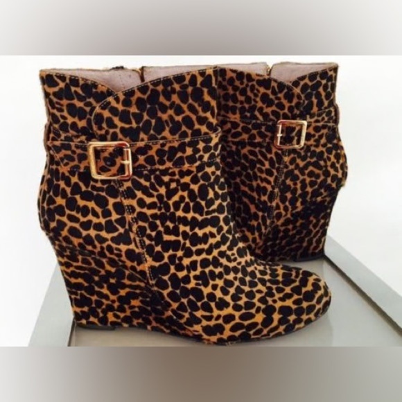 Vince Camuto Cheetah Leopard Calf Hair Wedge Booties Size 5 - Picture 1 of 14